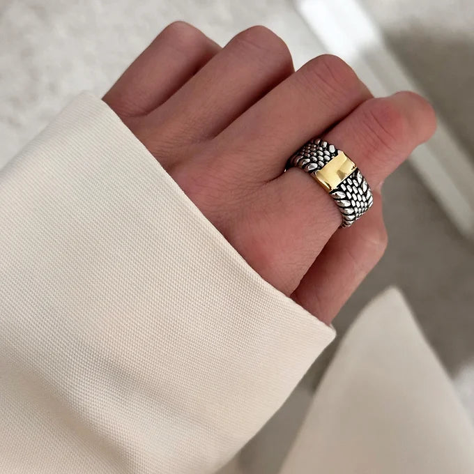 Ísis Ring