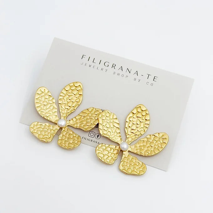 Brincos Flor c/ pérola