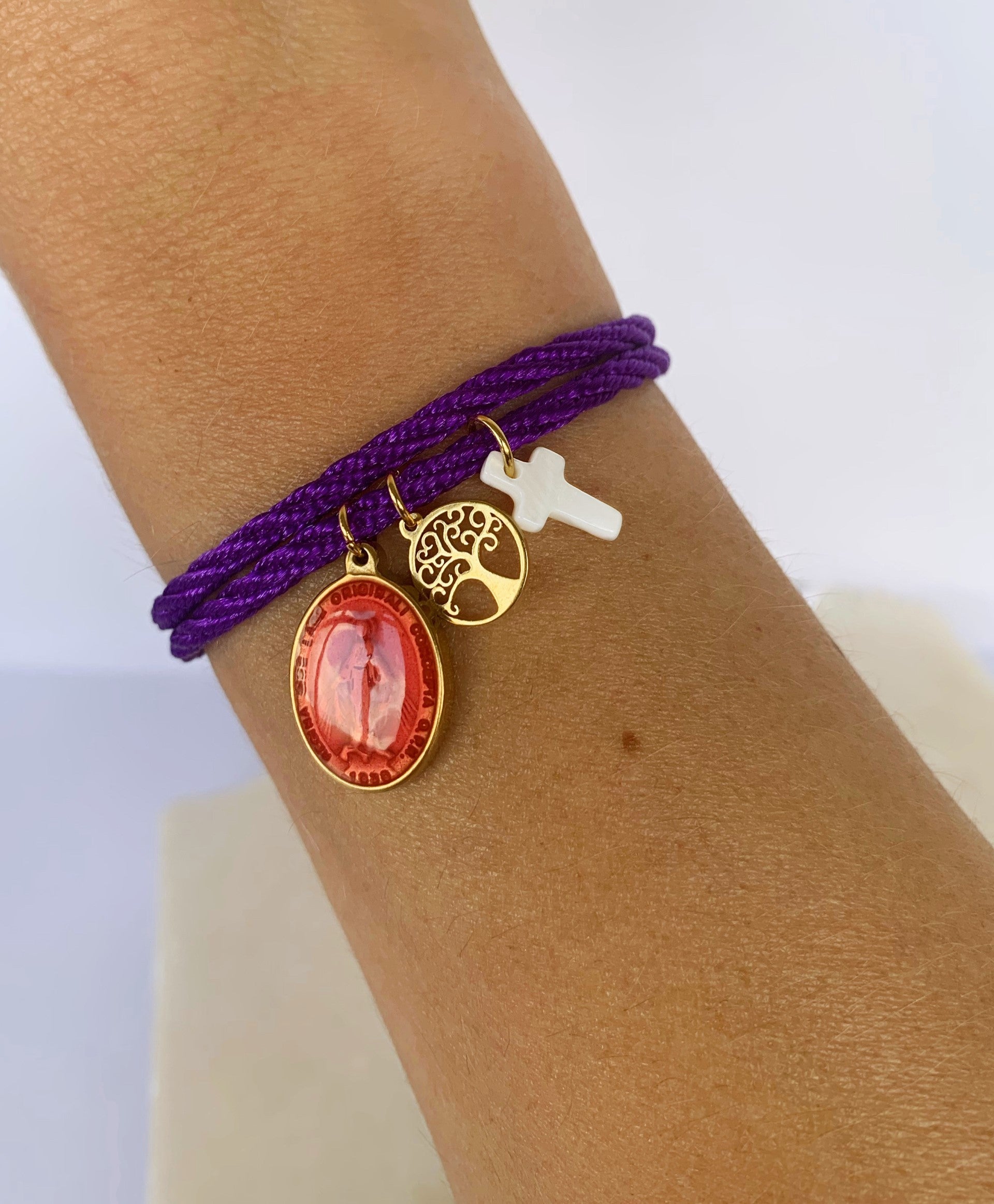 Pulseira cordão com pendentes