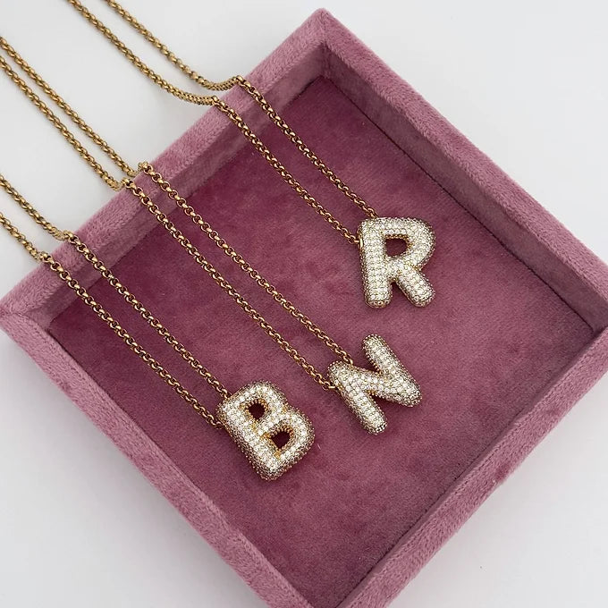 Colar letra zircónias