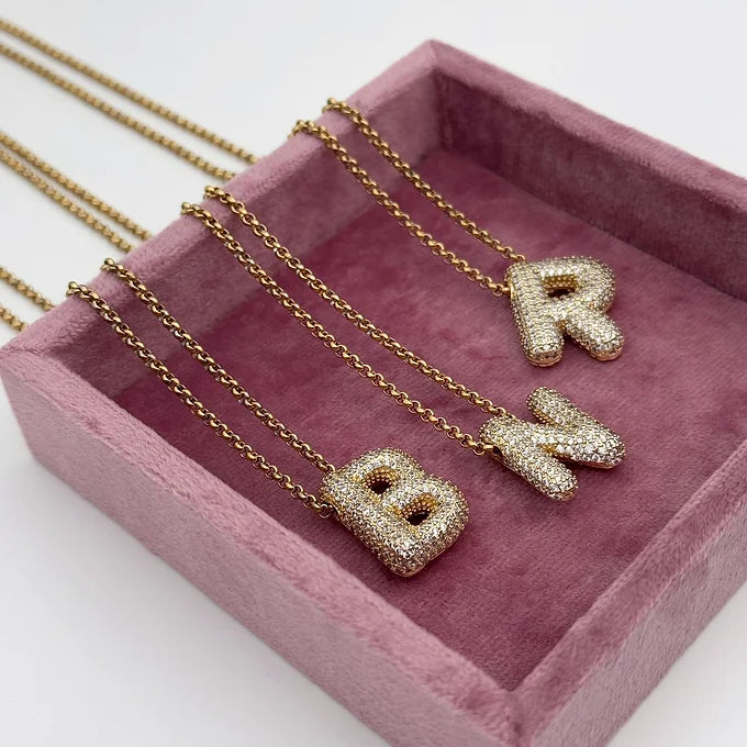 Colar letra zircónias