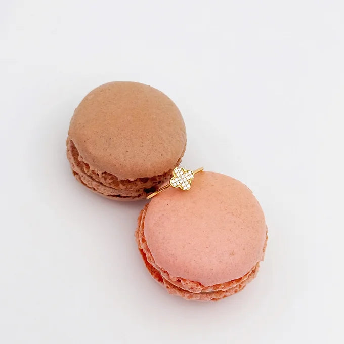 Anel trevo zircónias