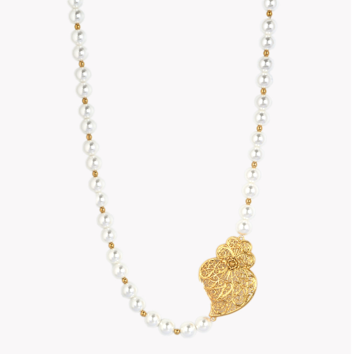 Colar pérolas e Coração de Viana