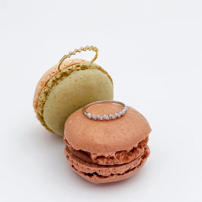 Anel zig-zag zircónias