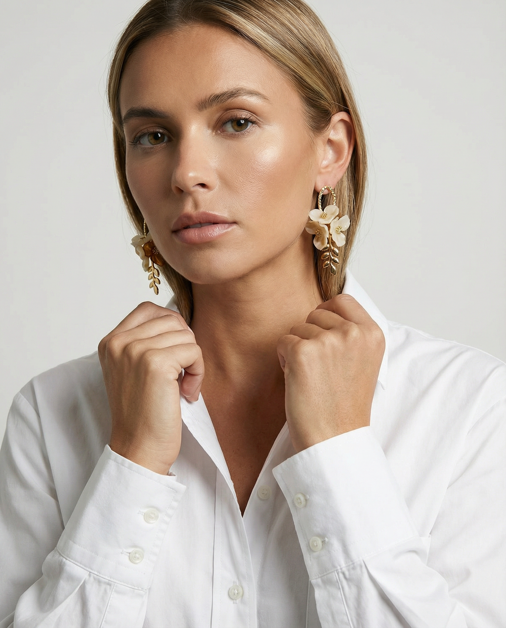 Brincos flores castanho