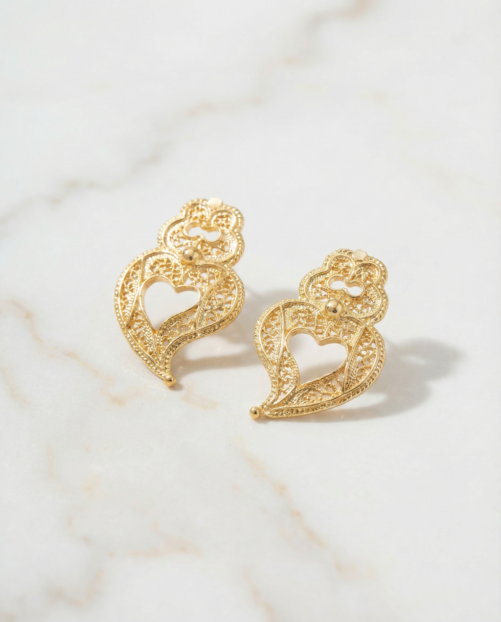 Brincos Coração de Viana perfurado
