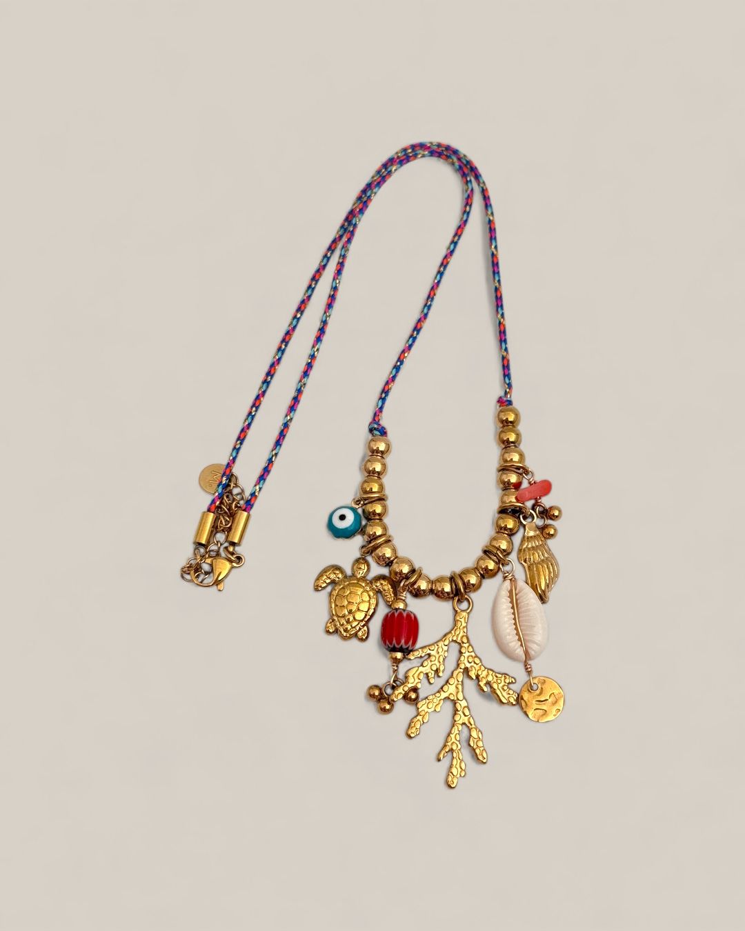 Colar tecido com pendentes