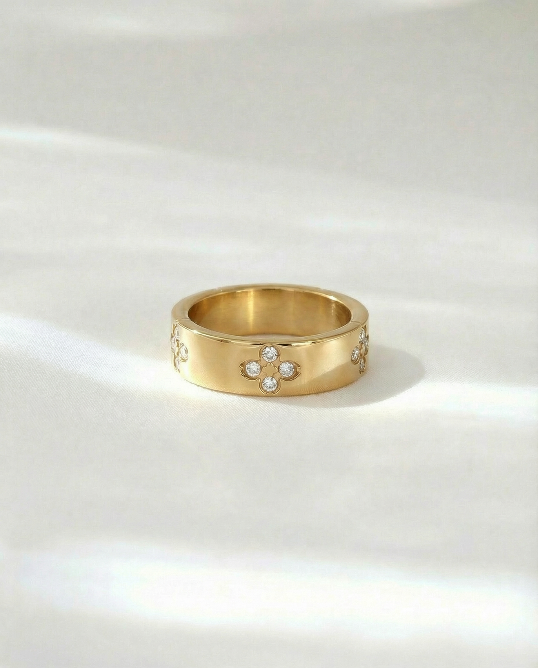 Aliança trevos em zircónias