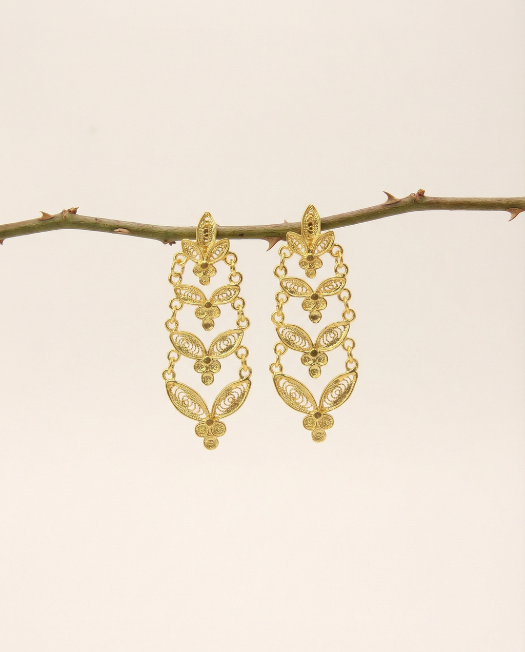 Brincos folhas camadas