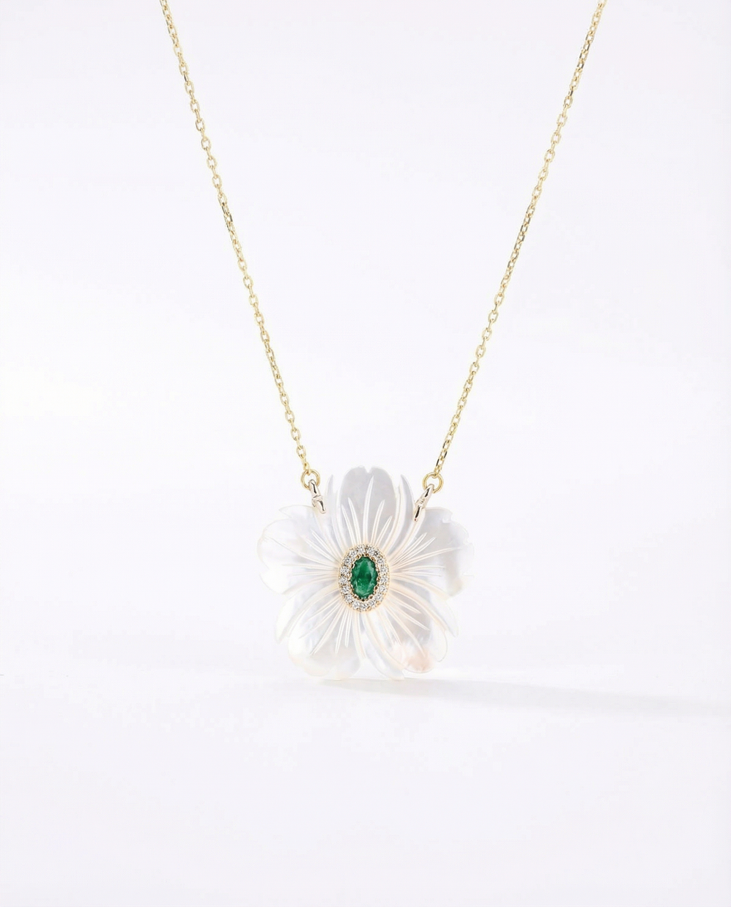 Colar flor madrepérola